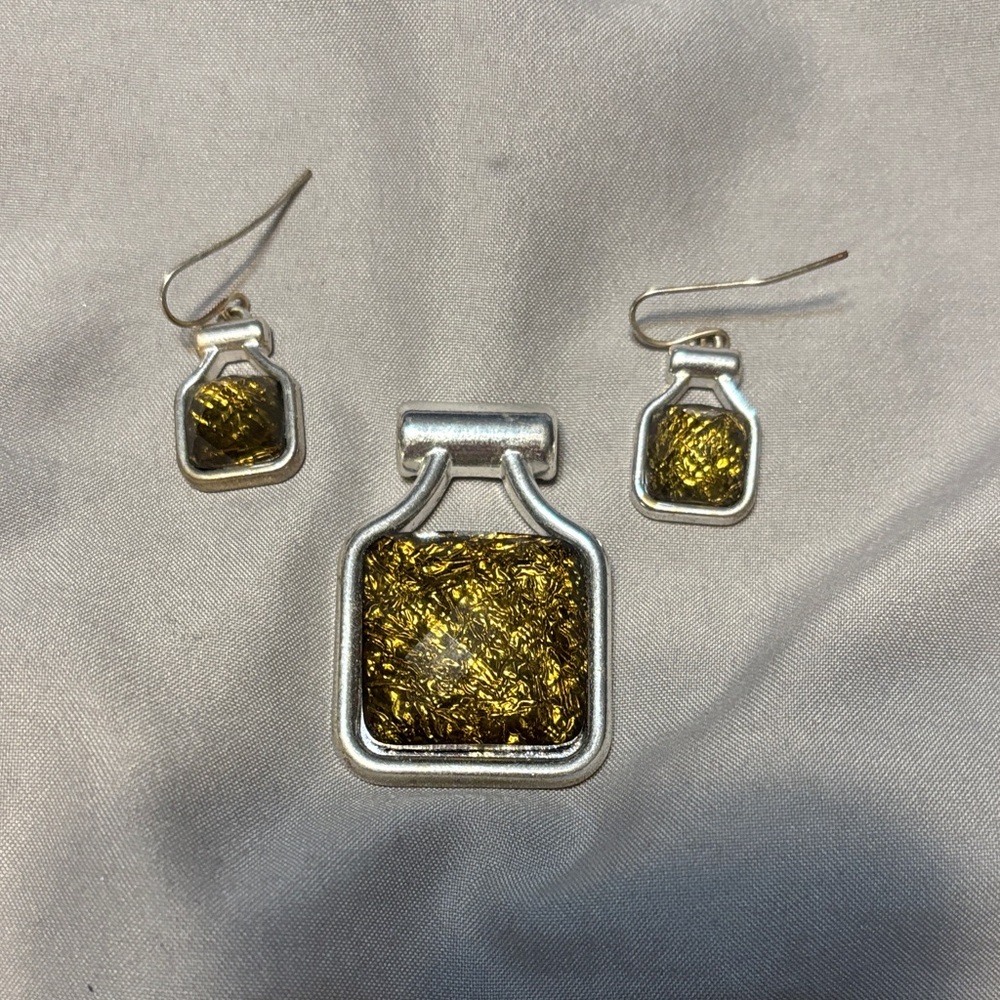 ☃️ NEW LOWER PRICE ☃️ ~ Silver and Gold Jewelry Set